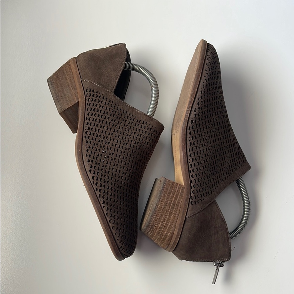 Vince Camuto Women’s Brown Shoes - Picture 2 of 5